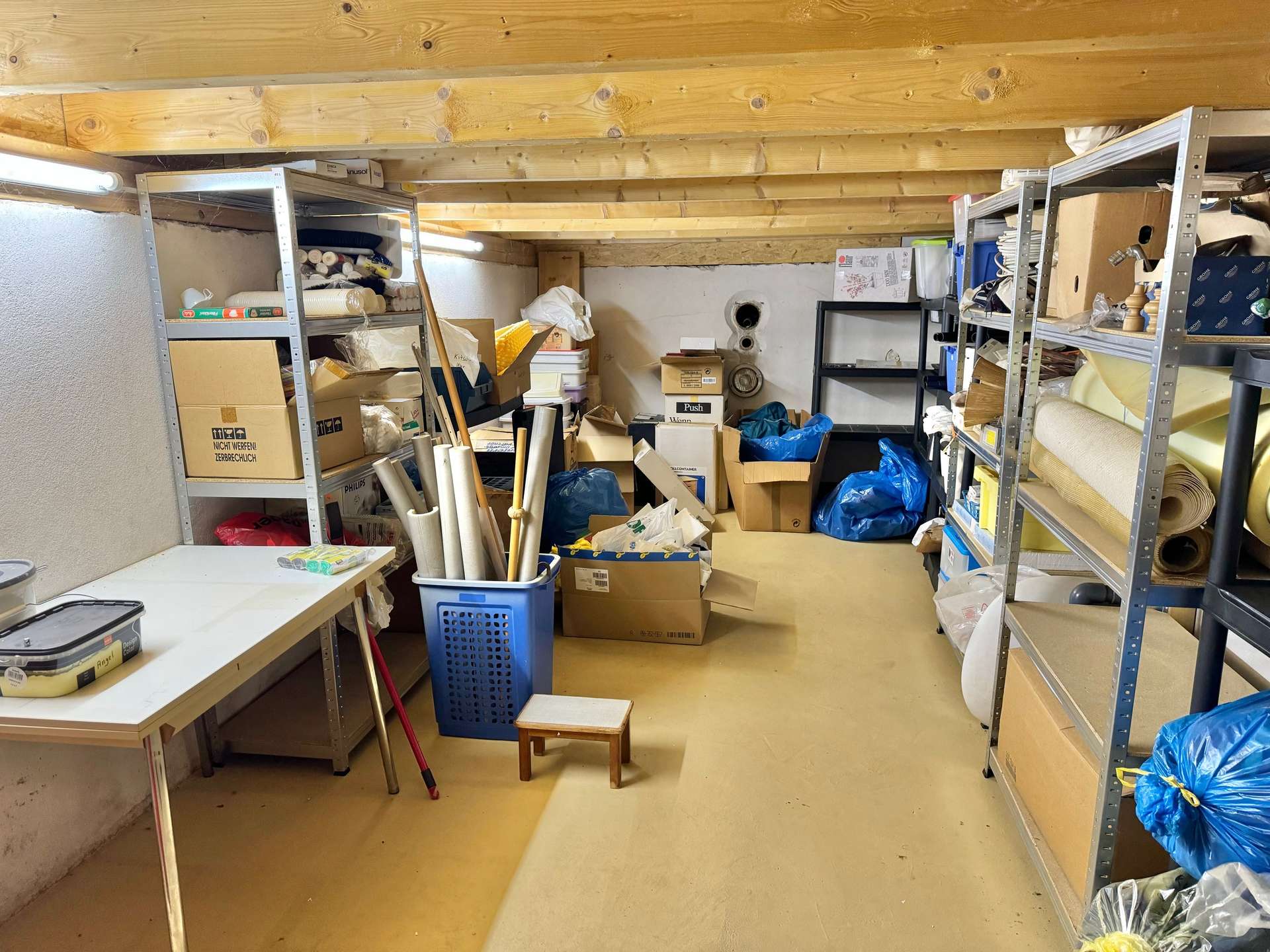TOP LAGE, VIEL PLATZ, 2 GARAGEN, WINTERGARTEN UND PV-ANLAGE !!!